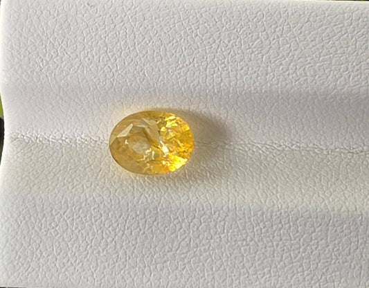 Natural Ceylon Yellow Sapphire: 2.47ct Vivid Oval Cut Gemstone (Unheated)