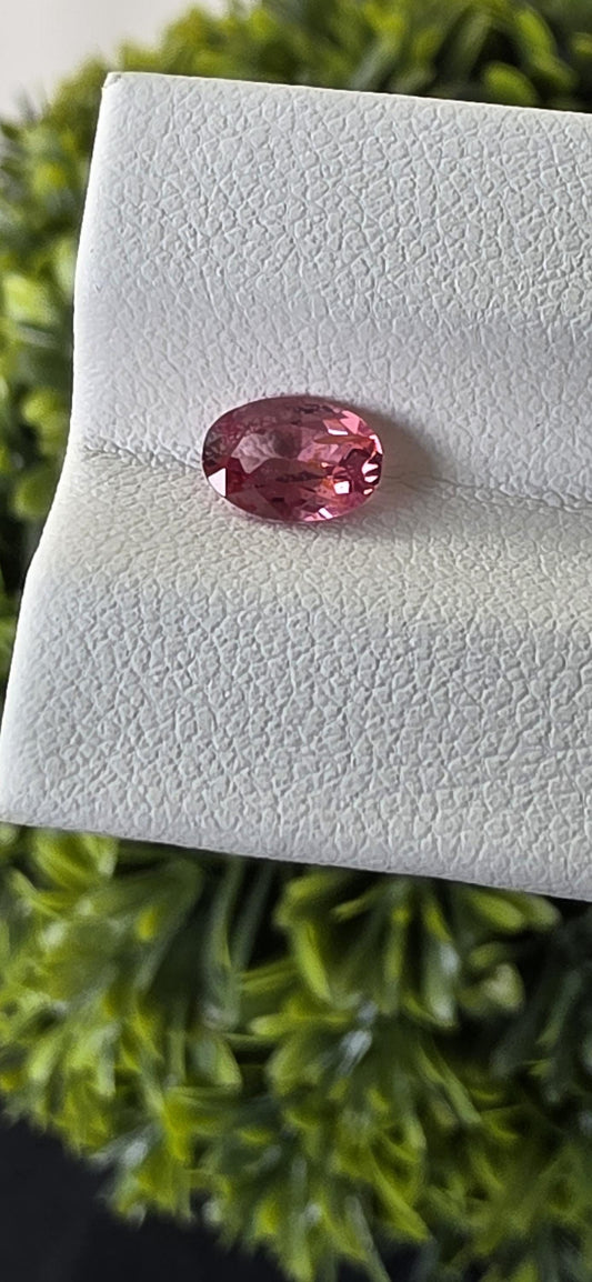Ceylon Pink Spinnel : 0.82 crt, Non-Heated, Non-Treated, Oval Cut, 7.01 × 4.88 × 3.20 mm, From Sri Lanka.