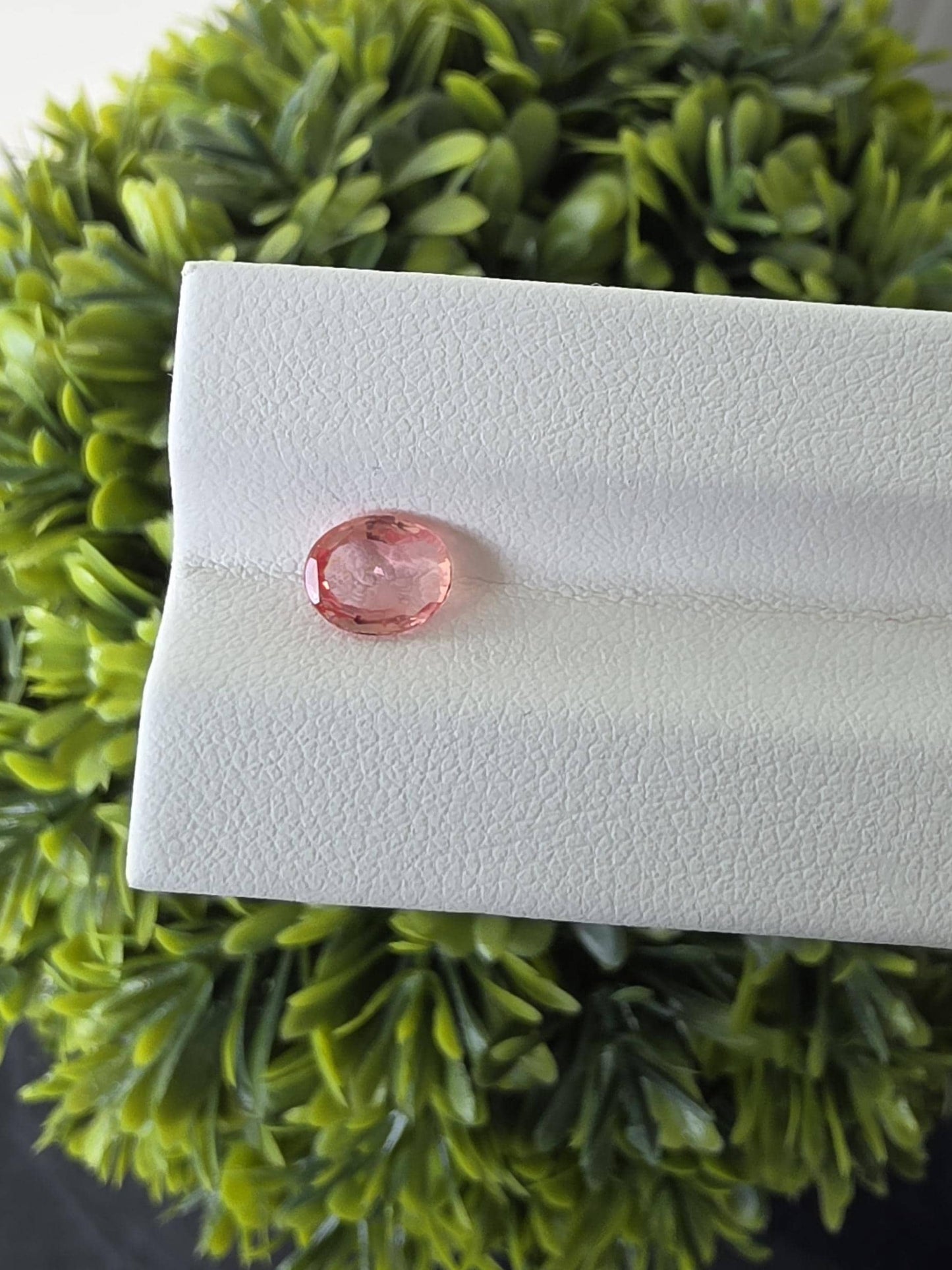Natural Ceylon Padparadscha Sapphire – 1.05 ct Unheated Oval Cut (Sri Lanka)