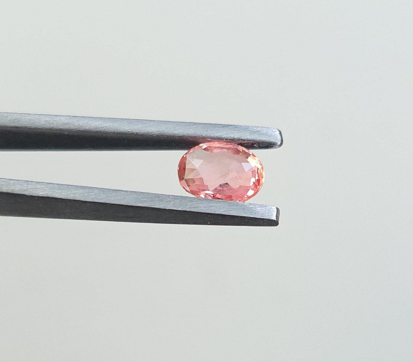 Natural Ceylon Padparadscha Sapphire – 1.05 ct Unheated Oval Cut (Sri Lanka)