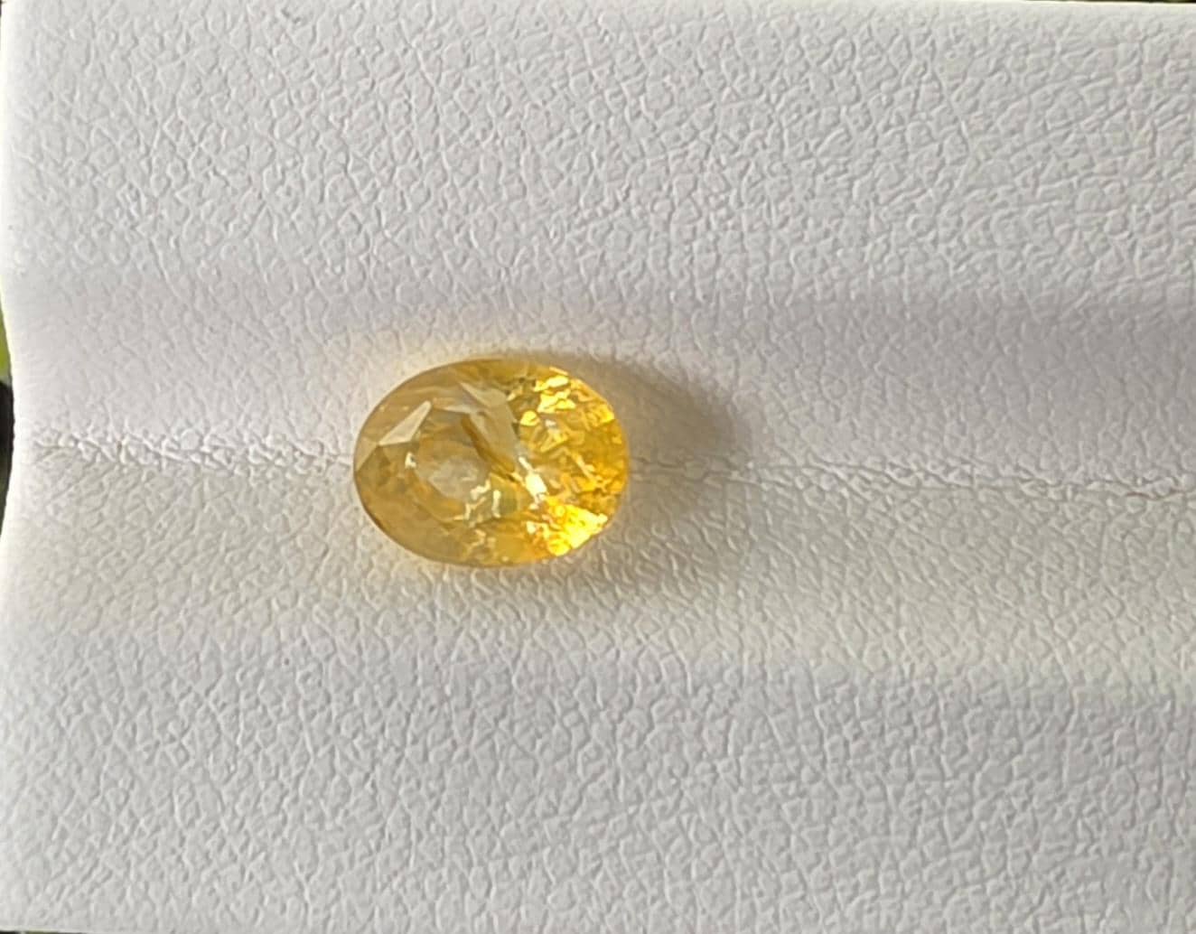 Natural Ceylon Yellow Sapphire: 2.47ct Vivid Oval Cut Gemstone (Unheated)