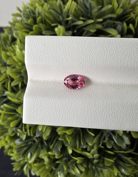 Ceylon Pink Spinnel : 0.82 crt, Non-Heated, Non-Treated, Oval Cut, 7.01 × 4.88 × 3.20 mm, From Sri Lanka.