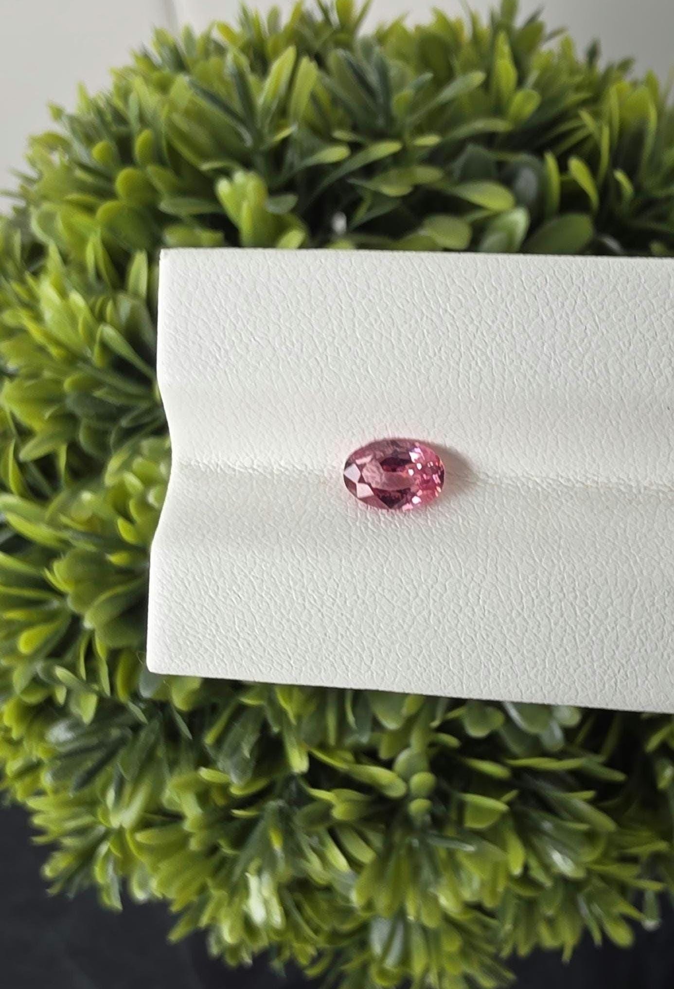 Ceylon Pink Spinnel : 0.82 crt, Non-Heated, Non-Treated, Oval Cut, 7.01 × 4.88 × 3.20 mm, From Sri Lanka.
