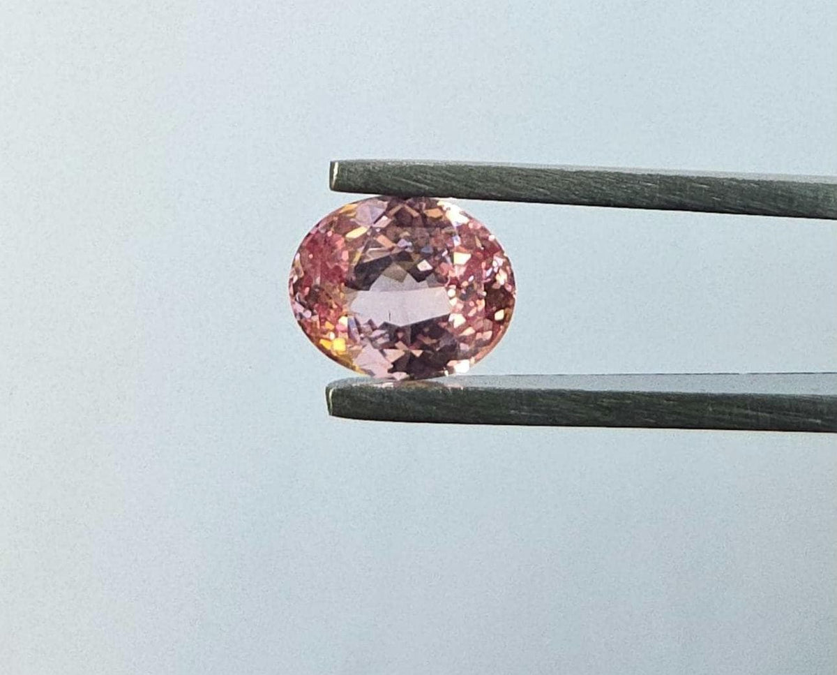 Ceylon Padparadscha Sapphire : From Sri Lanka Orangish Pink, 2.23 crt, Non-Heated, Non-Treated, Oval , 9.31 × 7.10 × 4.02 mm, Eye Clean