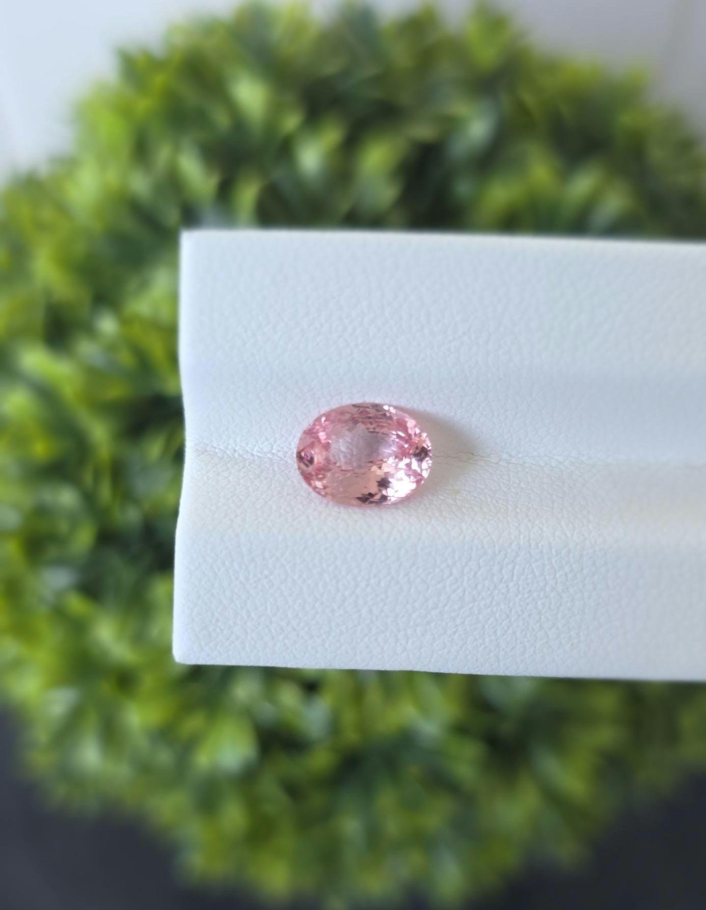 Ceylon Padparadscha Sapphire : From Sri Lanka Orangish Pink, 2.23 crt, Non-Heated, Non-Treated, Oval , 9.31 × 7.10 × 4.02 mm, Eye Clean
