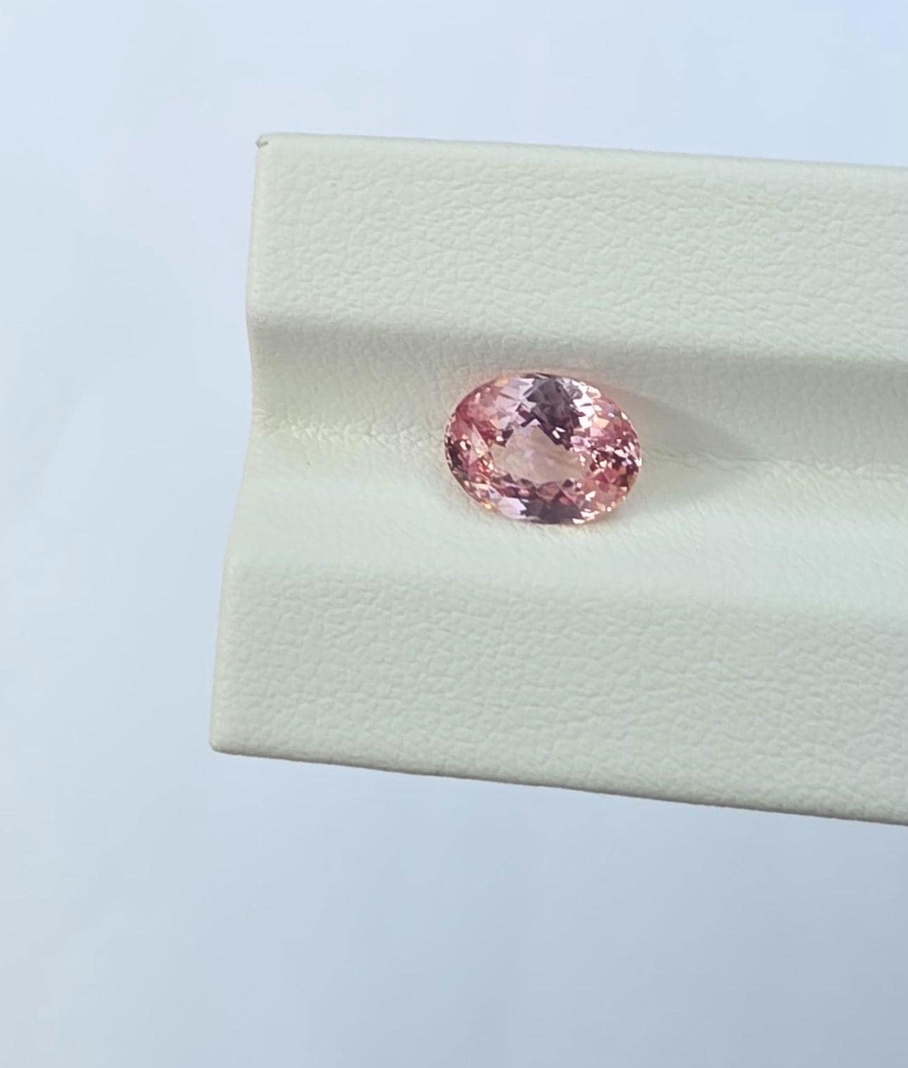 Ceylon Padparadscha Sapphire : From Sri Lanka Orangish Pink, 2.23 crt, Non-Heated, Non-Treated, Oval , 9.31 × 7.10 × 4.02 mm, Eye Clean