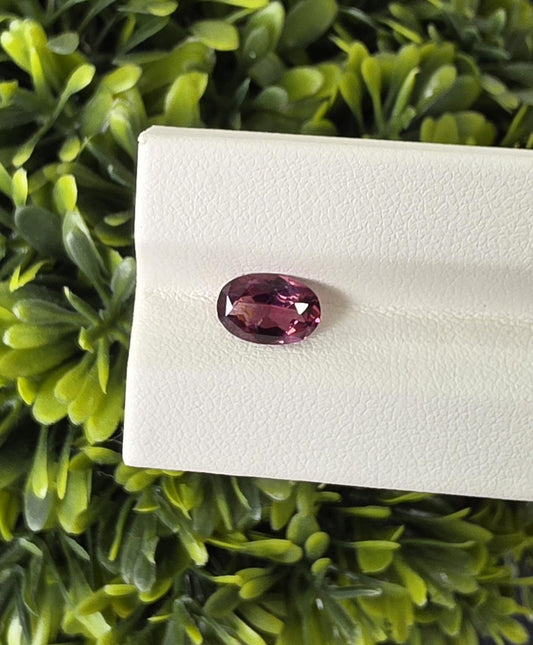Ceylon Purplish Pink Spinnel-From Sri Lanka, 1.63 crt, Non-Heated, Non-Treated, Oval Cut, 9.01x6.24x3.78mm