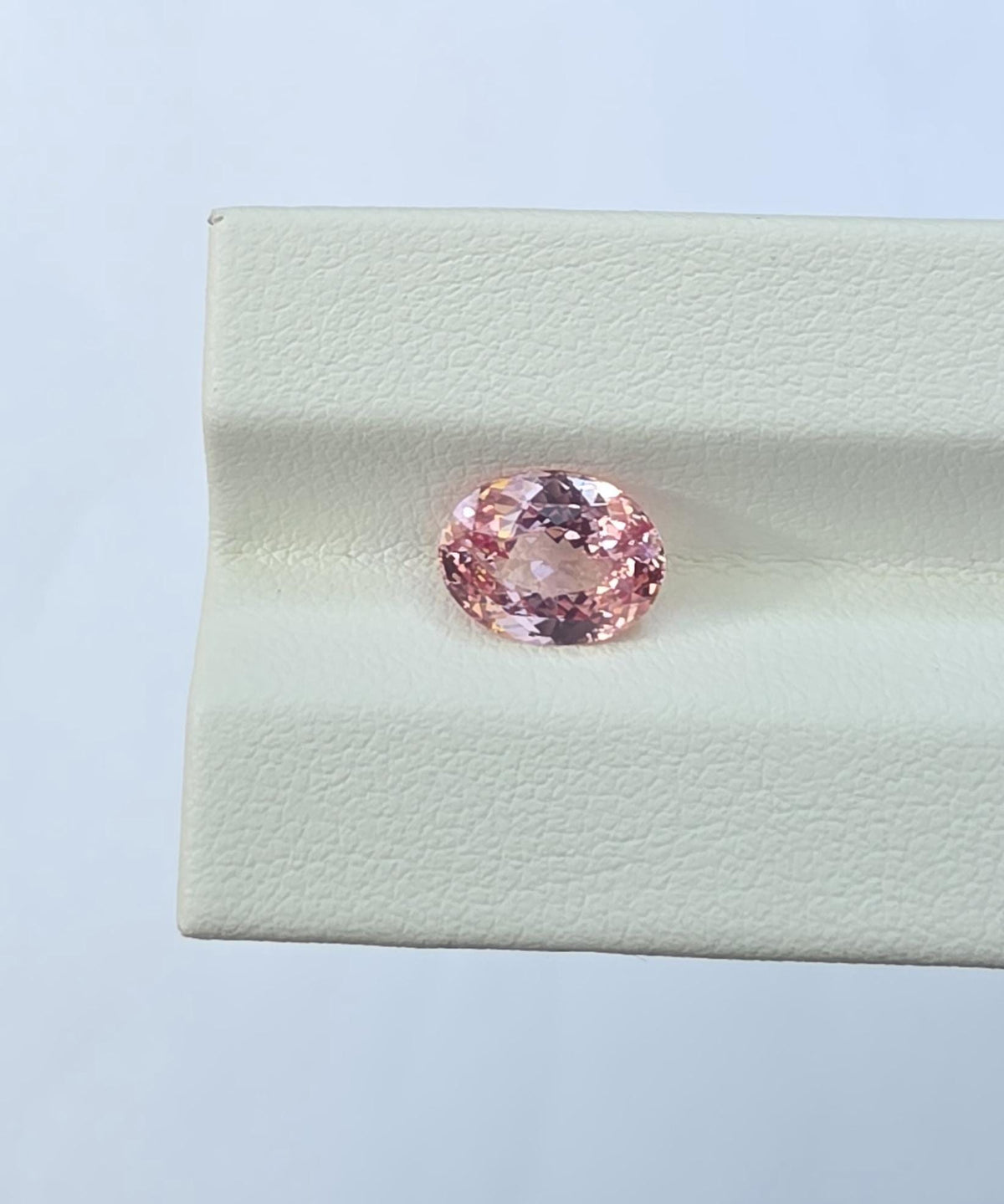 Ceylon Padparadscha Sapphire : From Sri Lanka Orangish Pink, 2.23 crt, Non-Heated, Non-Treated, Oval , 9.31 × 7.10 × 4.02 mm, Eye Clean