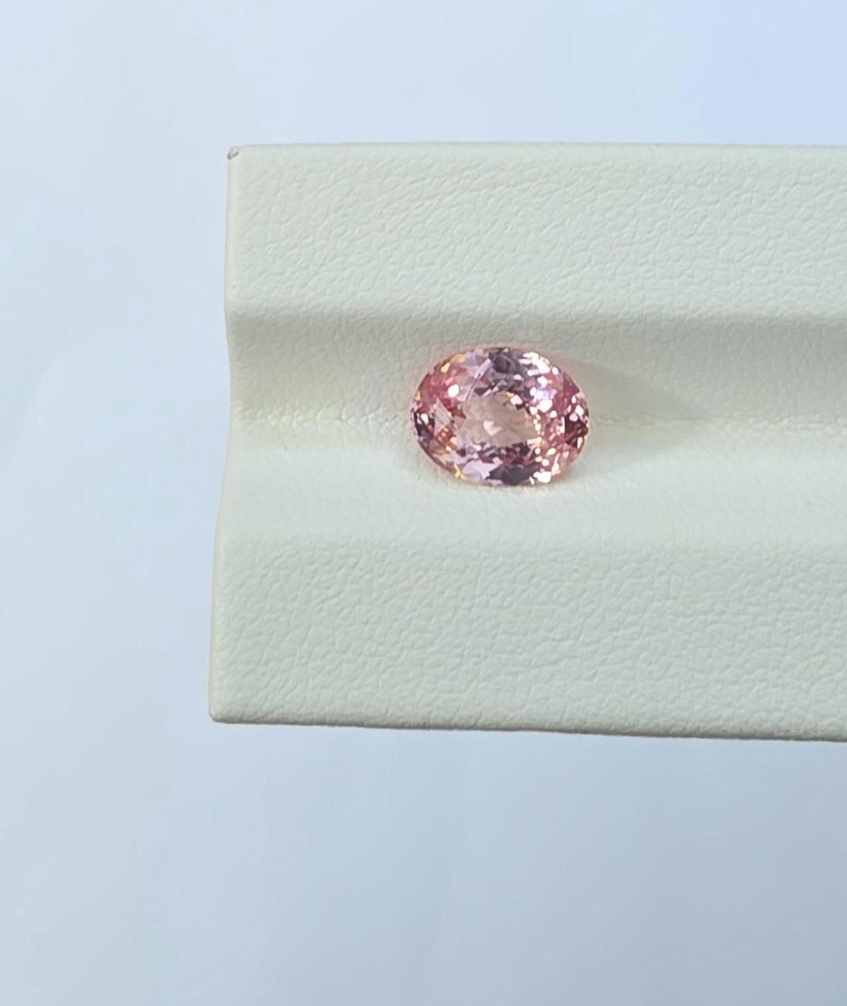 Ceylon Padparadscha Sapphire : From Sri Lanka Orangish Pink, 2.23 crt, Non-Heated, Non-Treated, Oval , 9.31 × 7.10 × 4.02 mm, Eye Clean