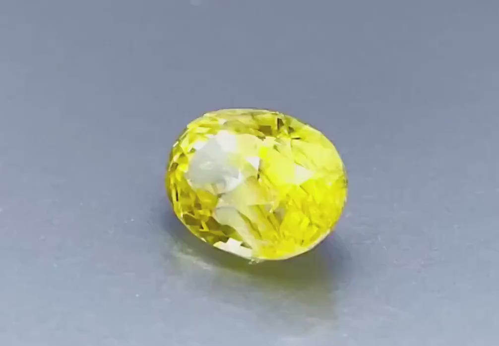 Natural Ceylon Yellow Sapphire: 2.47ct Vivid Oval Cut Gemstone (Unheated)