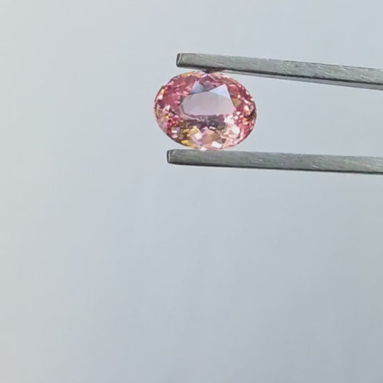 Ceylon Padparadscha Sapphire : From Sri Lanka; Orangish Pink, 2.23 crt, Non-Heated, Non-Treated, Oval , 9.31 × 7.10 × 4.02 mm, Eye Clean