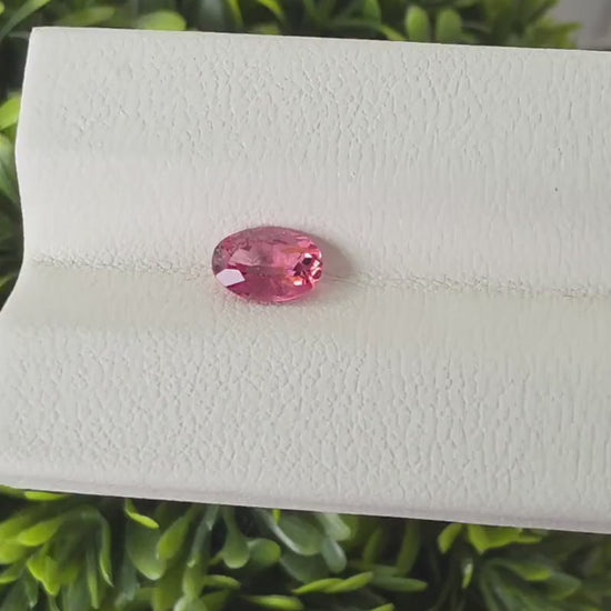 Ceylon Pink  Spinnel : 0.82 crt, Non-Heated, Non-Treated, Oval Cut, 7.01 × 4.88 × 3.20 mm, From Sri Lanka.